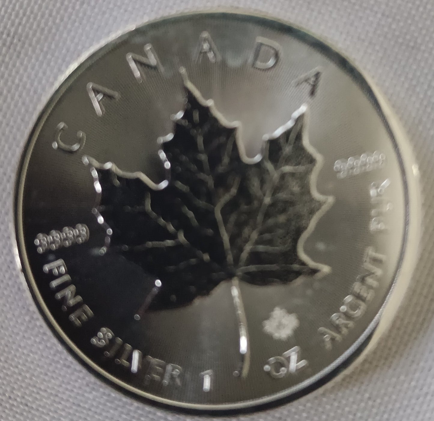 Uncirculated 2016 Maple Leaf 5 Dollar Silver 1 Troy Ounce Coin